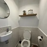 Bianca Elegant 4br Beachside Near Golf, Restaurants & Puerto Banus Будинок відпочинку Естепона