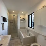 Будинок відпочинку Bianca Elegant 4br Beachside Near Golf, Restaurants & Puerto Banus Естепона