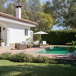 Будинок відпочинку Bianca Elegant 4br Beachside Near Golf, Restaurants & Puerto Banus