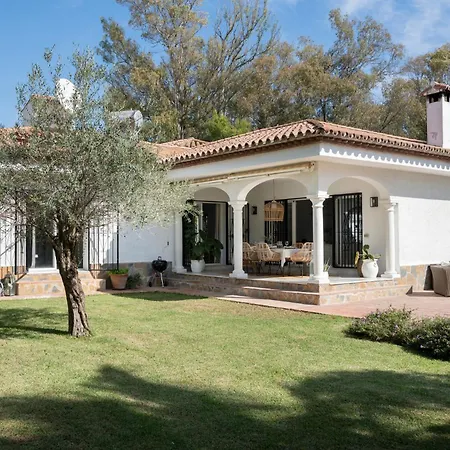 Bianca Elegant 4br Beachside Near Golf, Restaurants & Puerto Banus Сasa de vacaciones *