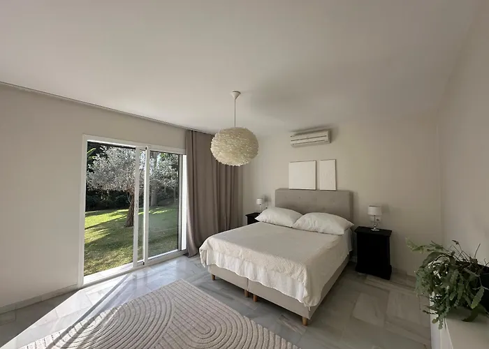 Holiday home Bianca Elegant 4br Beachside Near Golf, Restaurants & Puerto Banus *