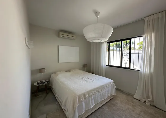 Bianca Elegant 4br Beachside Near Golf, Restaurants & Puerto Banus Estepona