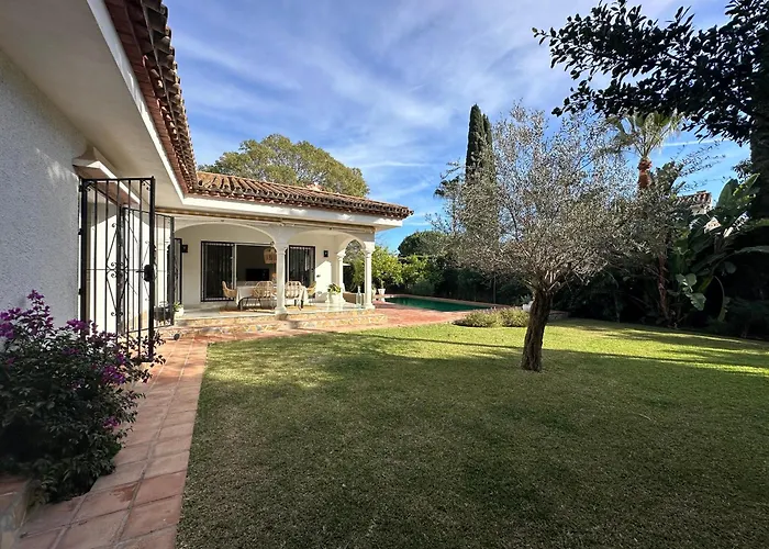 Holiday home Bianca Elegant 4br Beachside Near Golf, Restaurants & Puerto Banus