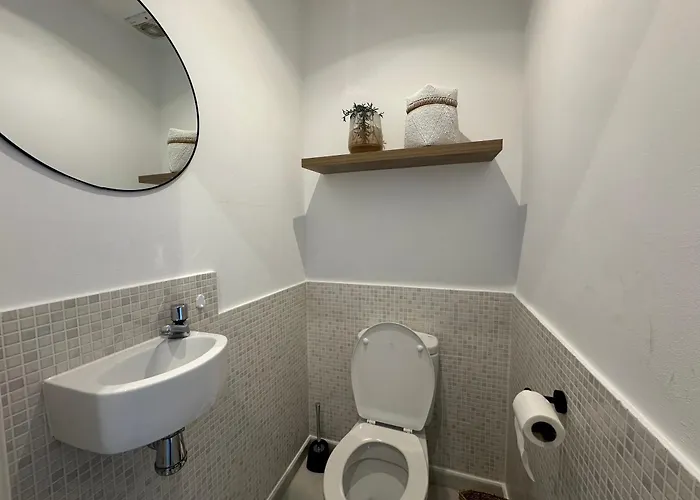 Bianca Elegant 4br Beachside Near Golf, Restaurants & Puerto Banus Holiday home Estepona