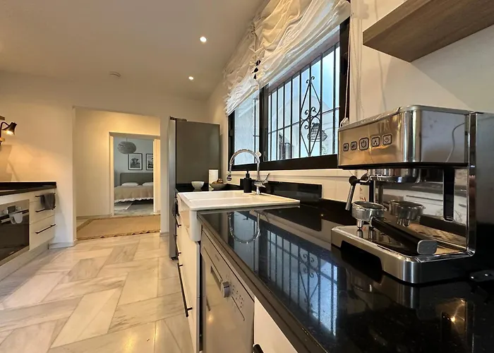 Bianca Elegant 4br Beachside Near Golf, Restaurants & Puerto Banus Estepona