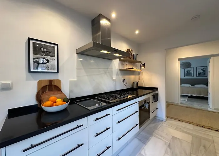 Holiday home Bianca Elegant 4br Beachside Near Golf, Restaurants & Puerto Banus