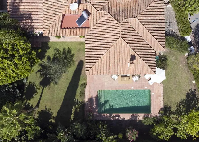 Bianca Elegant 4br Beachside Near Golf, Restaurants & Puerto Banus *