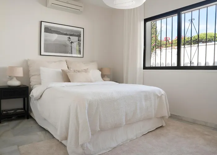 Holiday home Bianca Elegant 4br Beachside Near Golf, Restaurants & Puerto Banus
