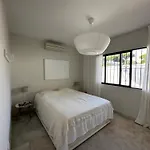 Bianca Elegant 4br Beachside Near Golf, Restaurants & Puerto Banus Estepona