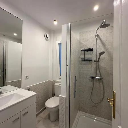 Bianca Elegant 4br Beachside Near Golf, Restaurants & Puerto Banus Casa de Férias