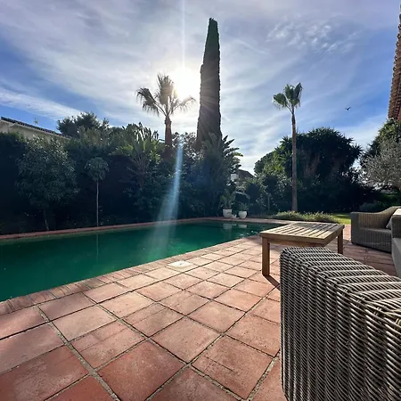 Сasa de vacaciones Bianca Elegant 4br Beachside Near Golf, Restaurants&puerto Banús Estepona