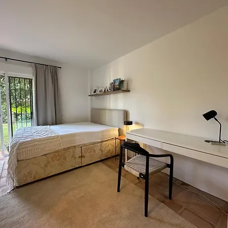 Semesterbostad Bianca Elegant 4br Beachside Near Golf, Restaurants & Puerto Banus Estepona