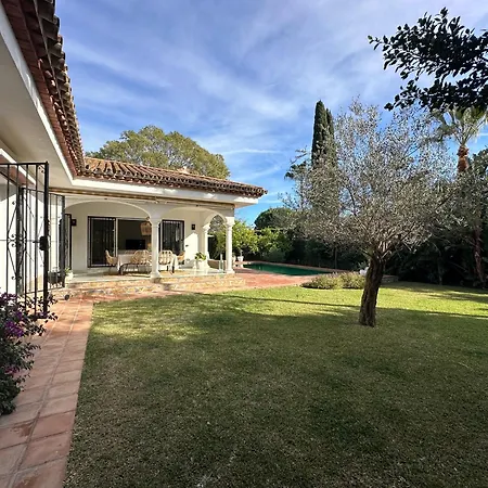 Casa de Férias Bianca Elegant 4br Beachside Near Golf, Restaurants & Puerto Banus