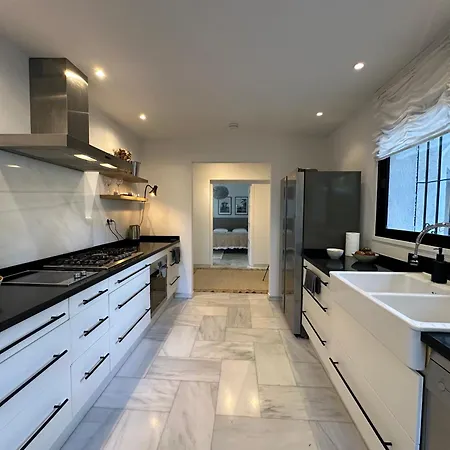 Bianca Elegant 4br Beachside Near Golf, Restaurants & Puerto Banus Nyaraló Estepona