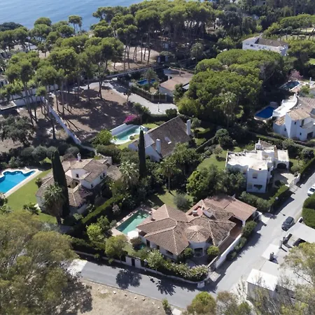 Nyaraló Bianca Elegant 4br Beachside Near Golf, Restaurants & Puerto Banus Estepona