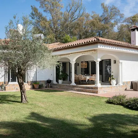 Bianca Elegant 4br Beachside Near Golf, Restaurants & Puerto Banus Casa de Férias *