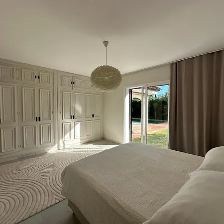 Bianca Elegant 4br Beachside Near Golf, Restaurants & Puerto Banus Semesterbostad *