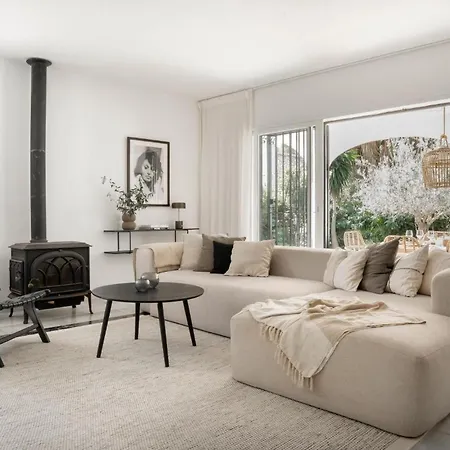 Bianca Elegant 4br Beachside Near Golf, Restaurants & Puerto Banus Vakantiehuis