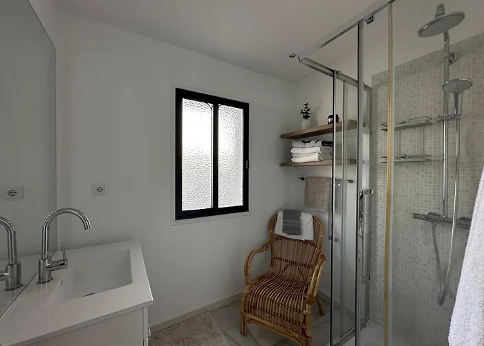 Bianca Elegant 4br Beachside Near Golf, Restaurants & Puerto Banus Estepona