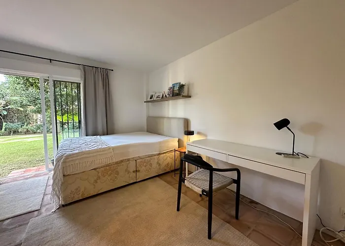 Semesterbostad Bianca Elegant 4br Beachside Near Golf, Restaurants & Puerto Banus Estepona