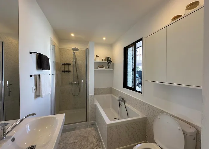 Semesterbostad Bianca Elegant 4br Beachside Near Golf, Restaurants & Puerto Banus Estepona