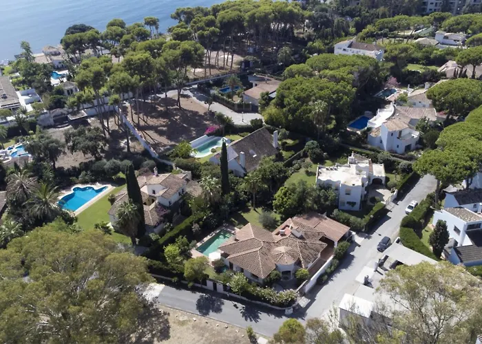 Semesterbostad Bianca Elegant 4br Beachside Near Golf, Restaurants & Puerto Banus Estepona