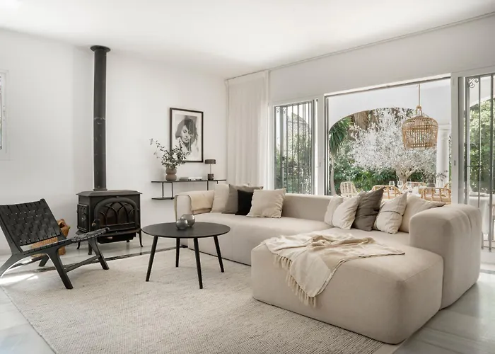 Bianca Elegant 4br Beachside Near Golf, Restaurants & Puerto Banus Semesterbostad