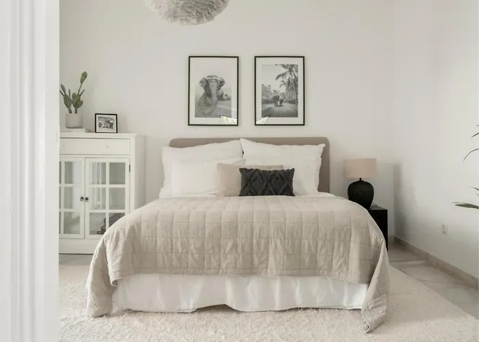 Semesterbostad Bianca Elegant 4br Beachside Near Golf, Restaurants & Puerto Banus *