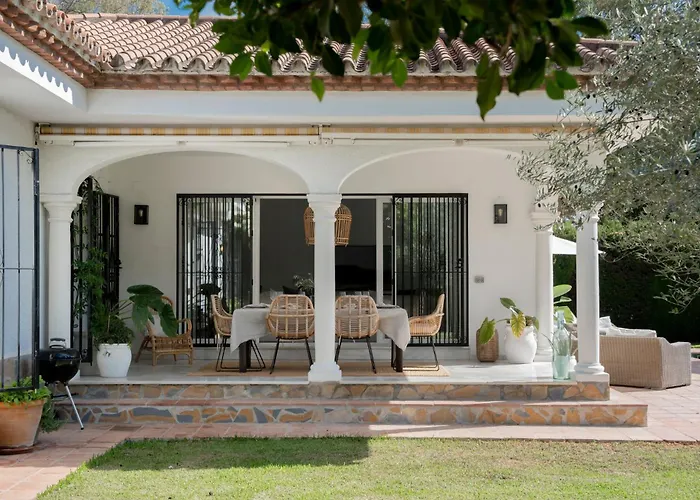 Bianca Elegant 4br Beachside Near Golf, Restaurants & Puerto Banus Semesterbostad Estepona