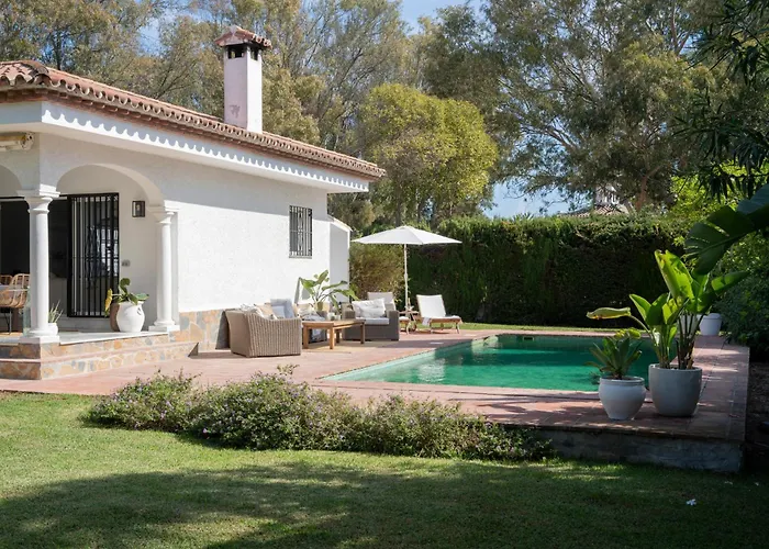 Semesterbostad Bianca Elegant 4br Beachside Near Golf, Restaurants & Puerto Banus