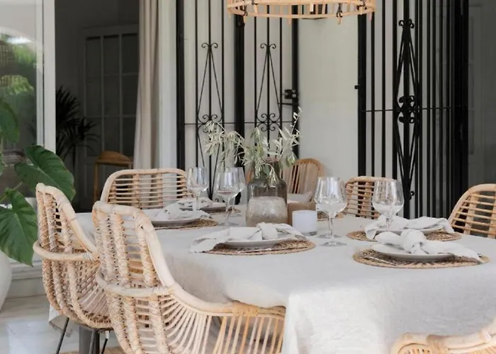 Bianca Elegant 4br Beachside Near Golf, Restaurants & Puerto Banus *