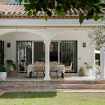 Bianca Elegant 4br Beachside Near Golf, Restaurants & Puerto Banus בית נופש אסטפונה