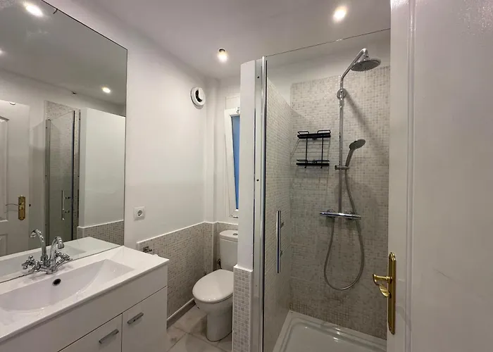 Bianca Elegant 4br Beachside Near Golf, Restaurants & Puerto Banus 別荘